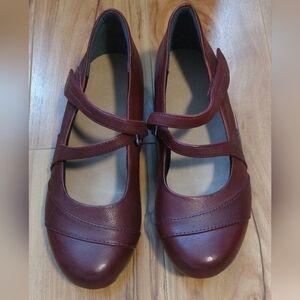 Ziera Burgundy Mary Jane Flats. Genuine Leather.
